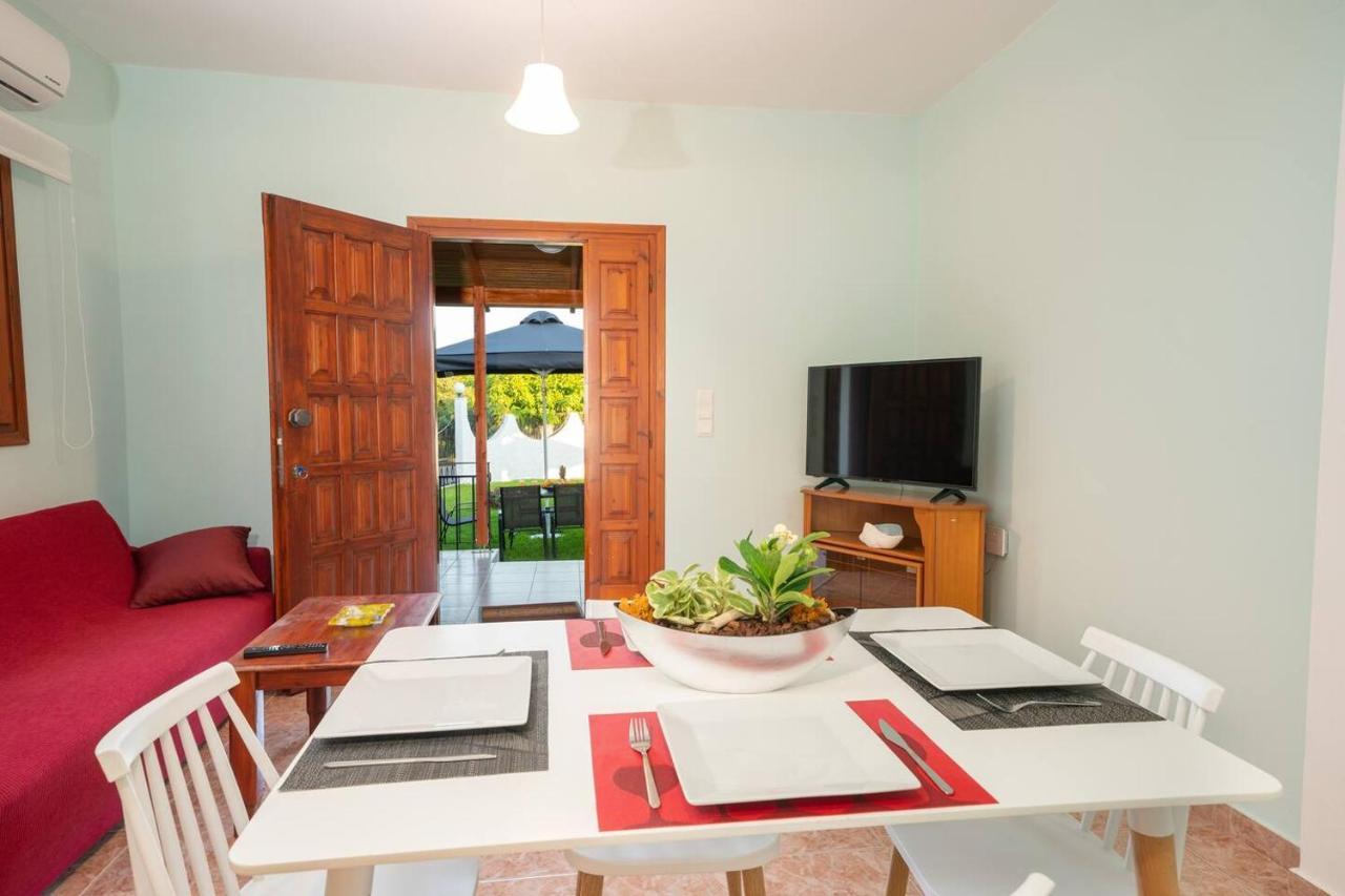 Afroditi Holiday Home - Blue Apartment Svoronata Luaran gambar