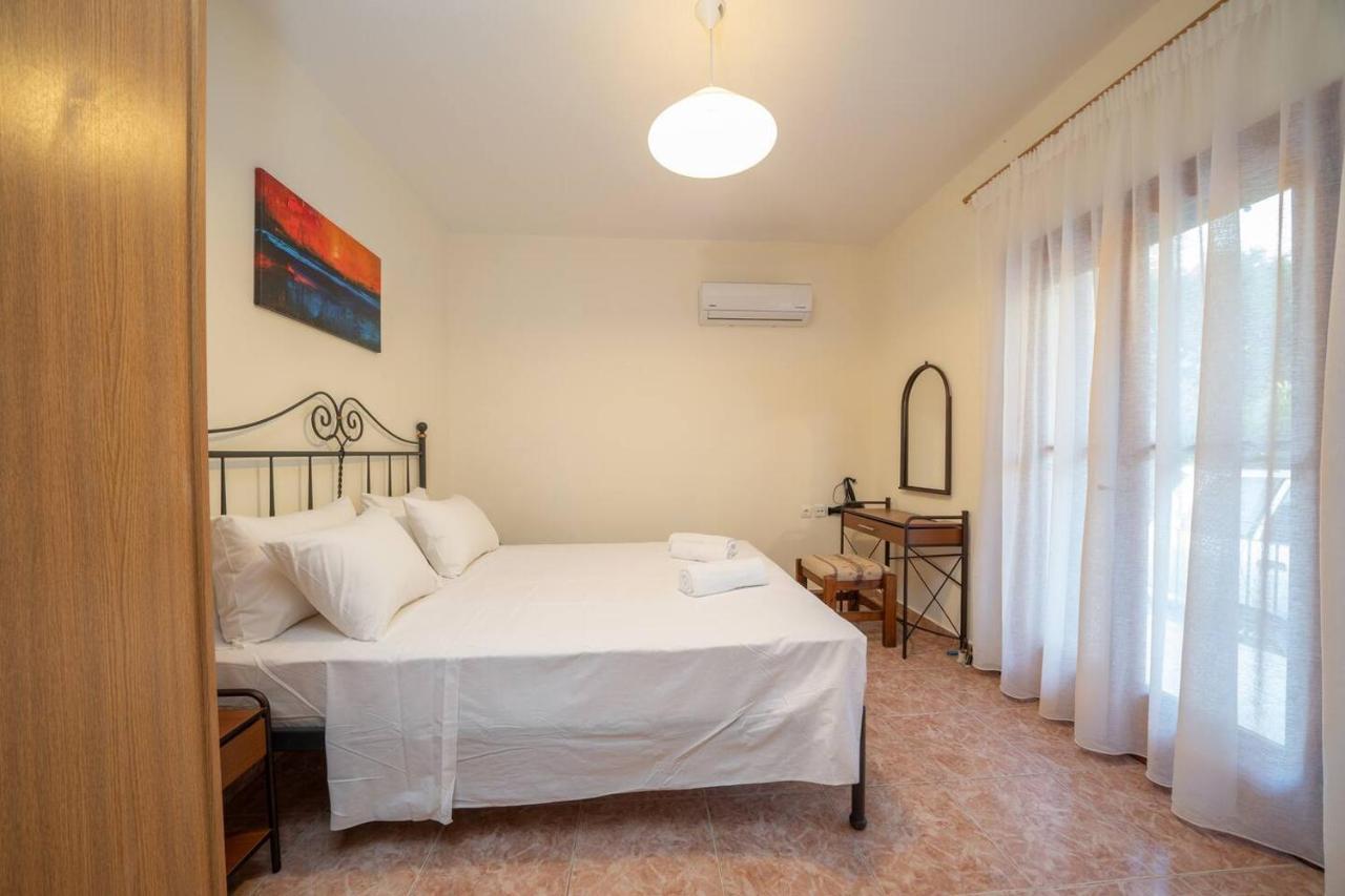 Afroditi Holiday Home - Blue Apartment Svoronata Luaran gambar