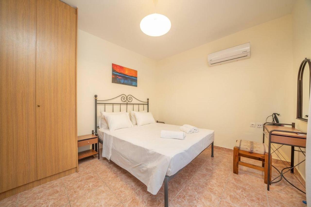 Afroditi Holiday Home - Blue Apartment Svoronata Luaran gambar